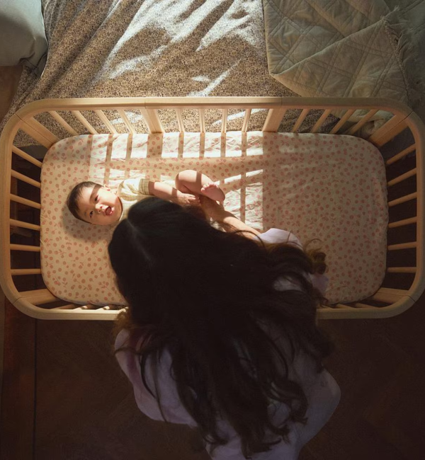 Stokke Nighti Kit Completo Culla-Letto + 2 Set Lenzuola e Sacco Nanna in Omaggio