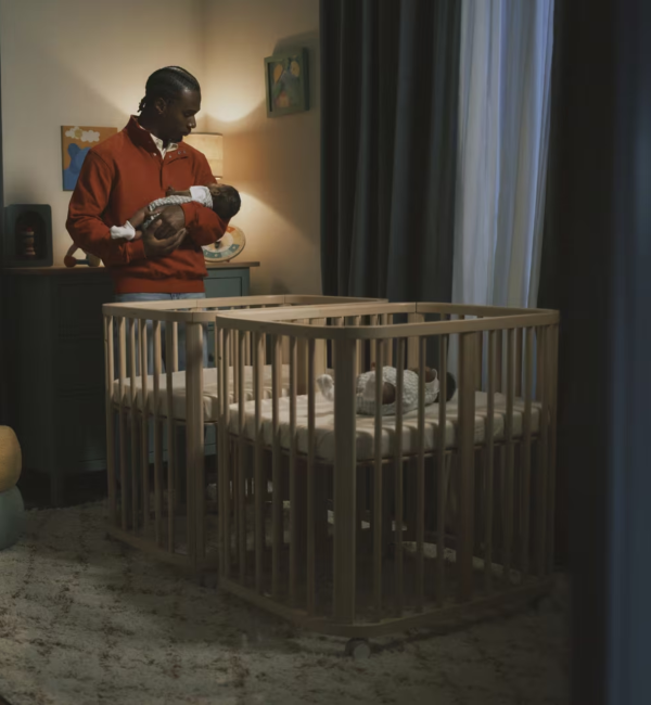 Stokke Nighti Mini Culla + 2 Set Lenzuola e Sacco Nanna in Omaggio