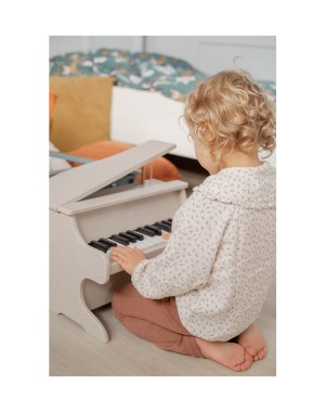 Label Label Wooden Piano